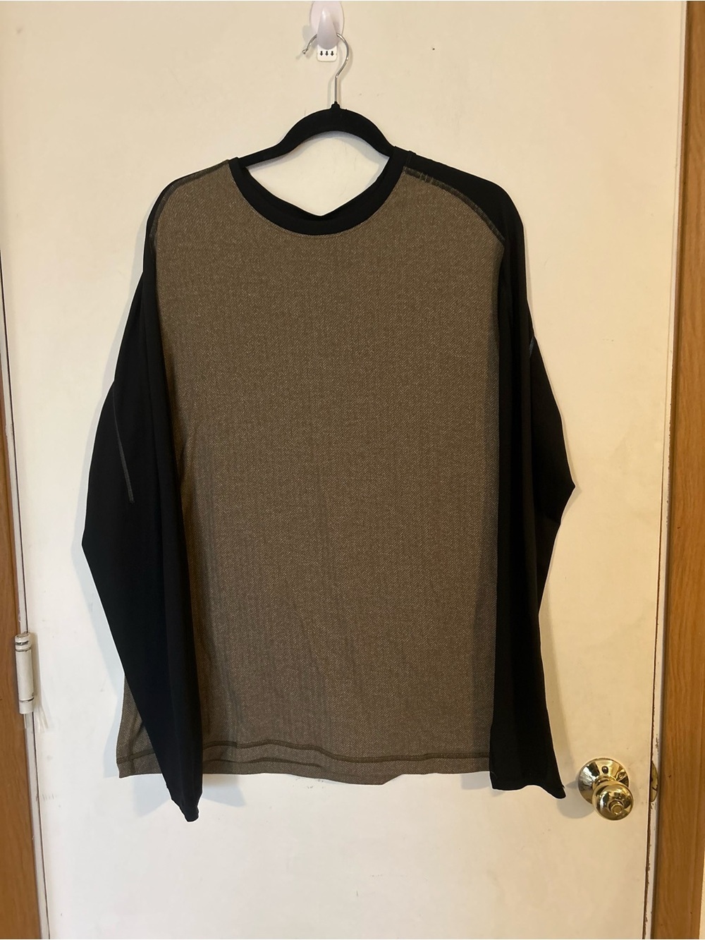 Lululemon Lululemon Surge
Warm Crew Shirt Mens XL
Athleisure Gym Performance
